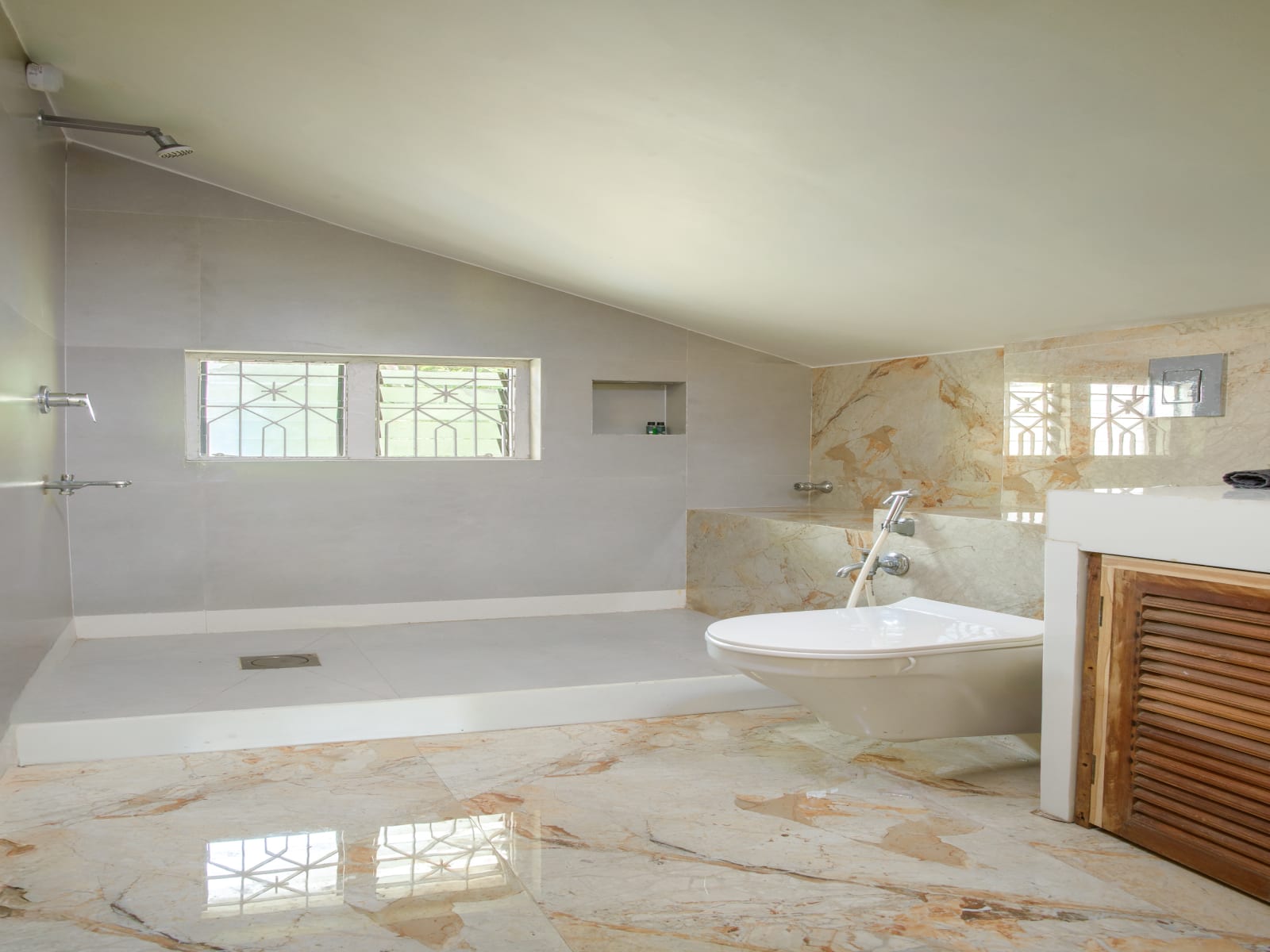 Annexe Bathroom – With a Relaxing Bathtub